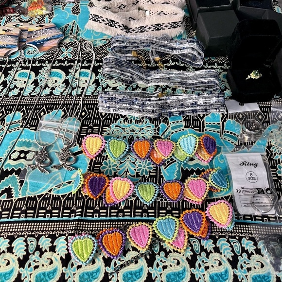 ✨ Mystery Jewelry Bundle – 20 Items ✨ - Picture 7 of 10